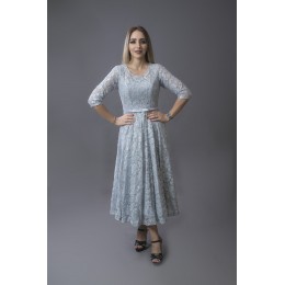 فستان متوسط الطول من الدانتيل 